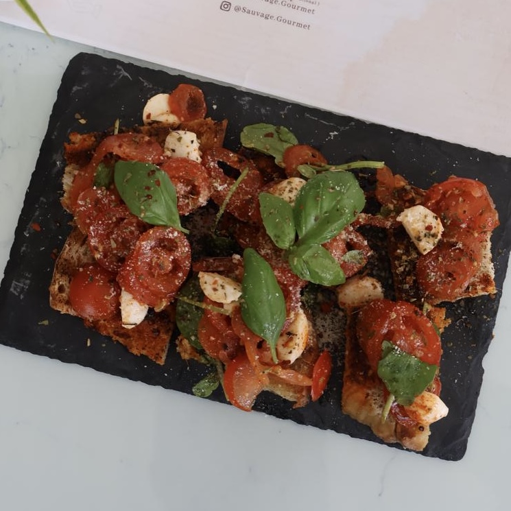 Mafra bread, cherry tomato, mini mozzarella, parmigiano
